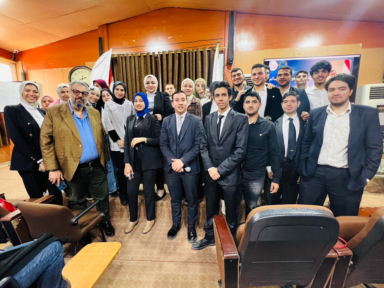 اعضاء اتحاد تحيا مصر بالمحافظة بصحبة الخبير المصرفي عماد قطارة 