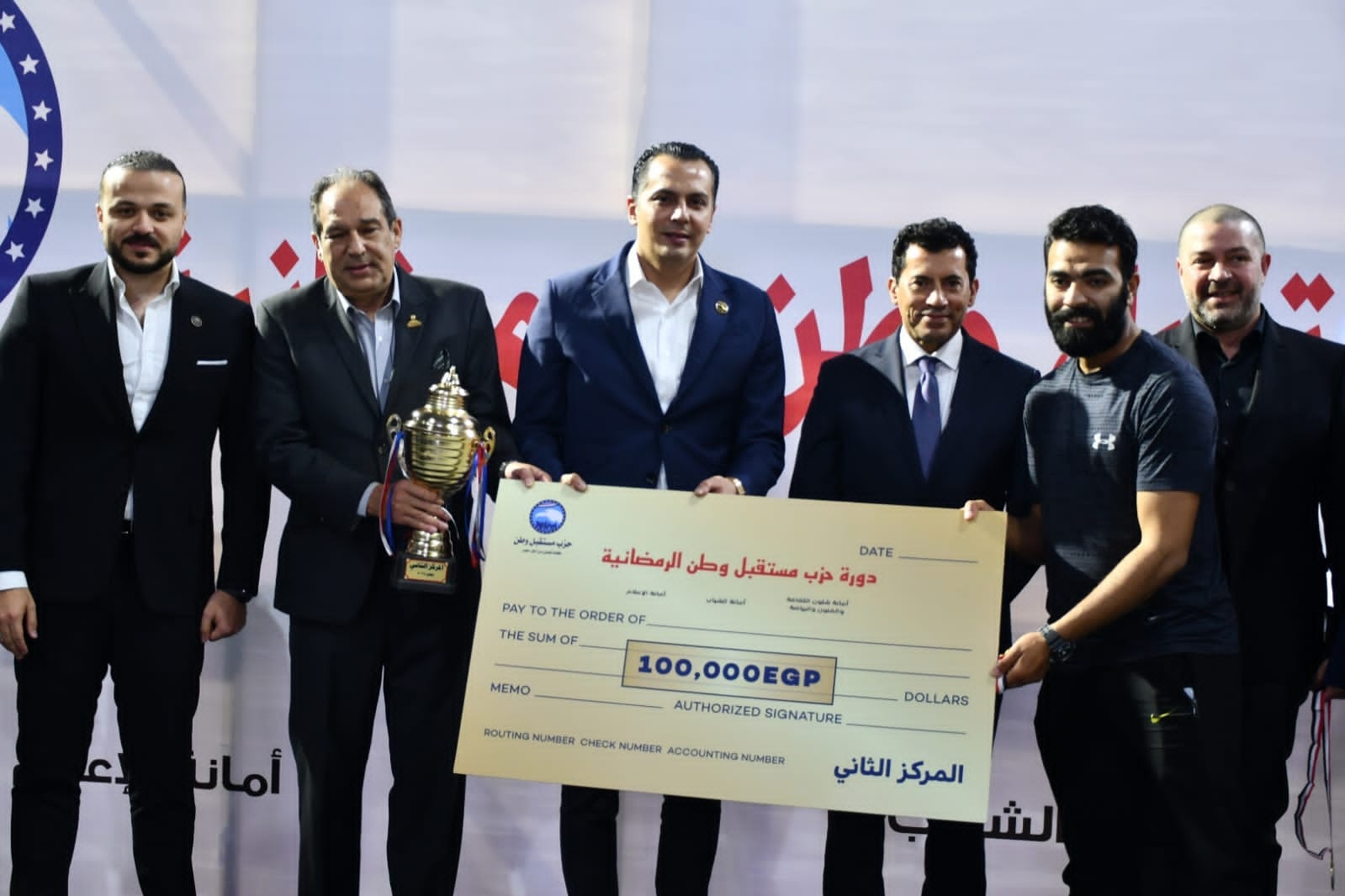 تكريم أصحاب المراكز الأولي