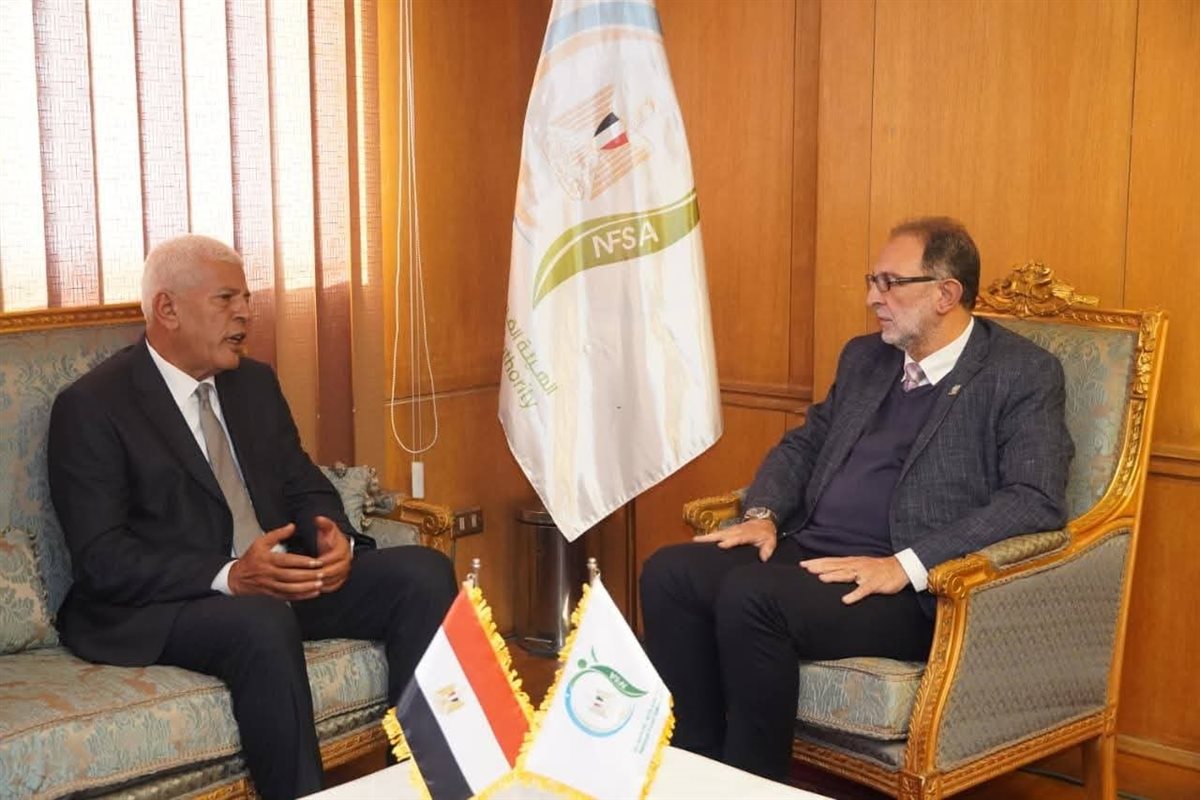 في إطار دعم التكامل المؤسسي وتعزيز منظومة سلامة الغذاء، استقبل الدكتور طارق الهوبي، رئيس الهيئة القومية لسلامة الغذاء، الدكتور سيد خليفة، نقيب الزراعيين، بمقر الهيئة، لبحث آفاق التعاون المشترك بين الجانبين في المجالات ذات الصلة بسلامة الغذاء.