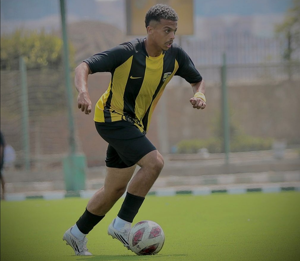 اللاعب مصطفى كوكا في تدريبات ناشئي المقاولون العرب