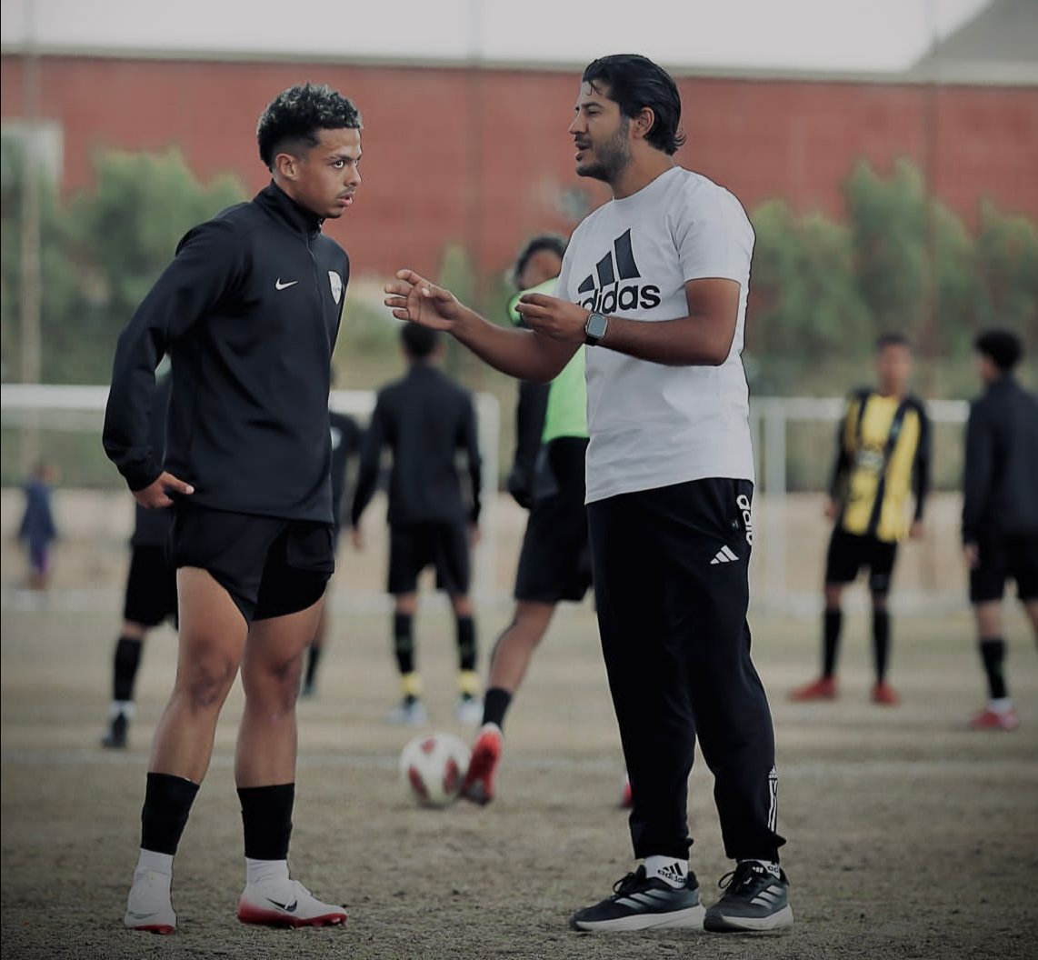 اللاعب مصطفى كوكا يحضر تدريبات المقاولون العرب