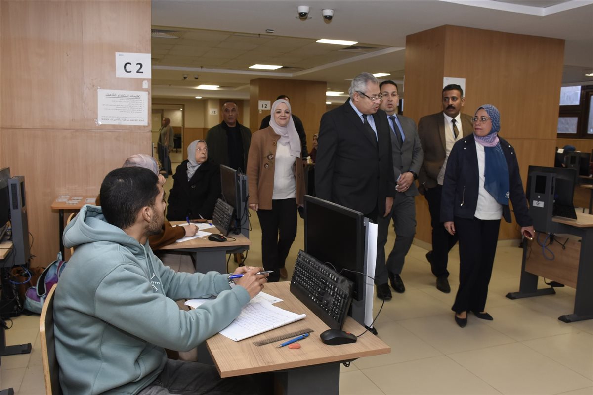 جولة تفقدية لنائب رئيس جامعة عين شمس