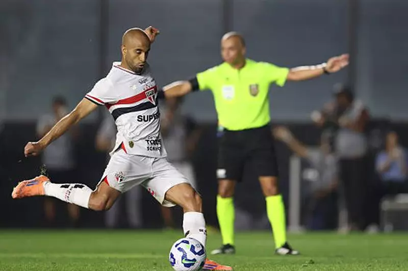 &nbsp;البرازيلي لوكاس مورا