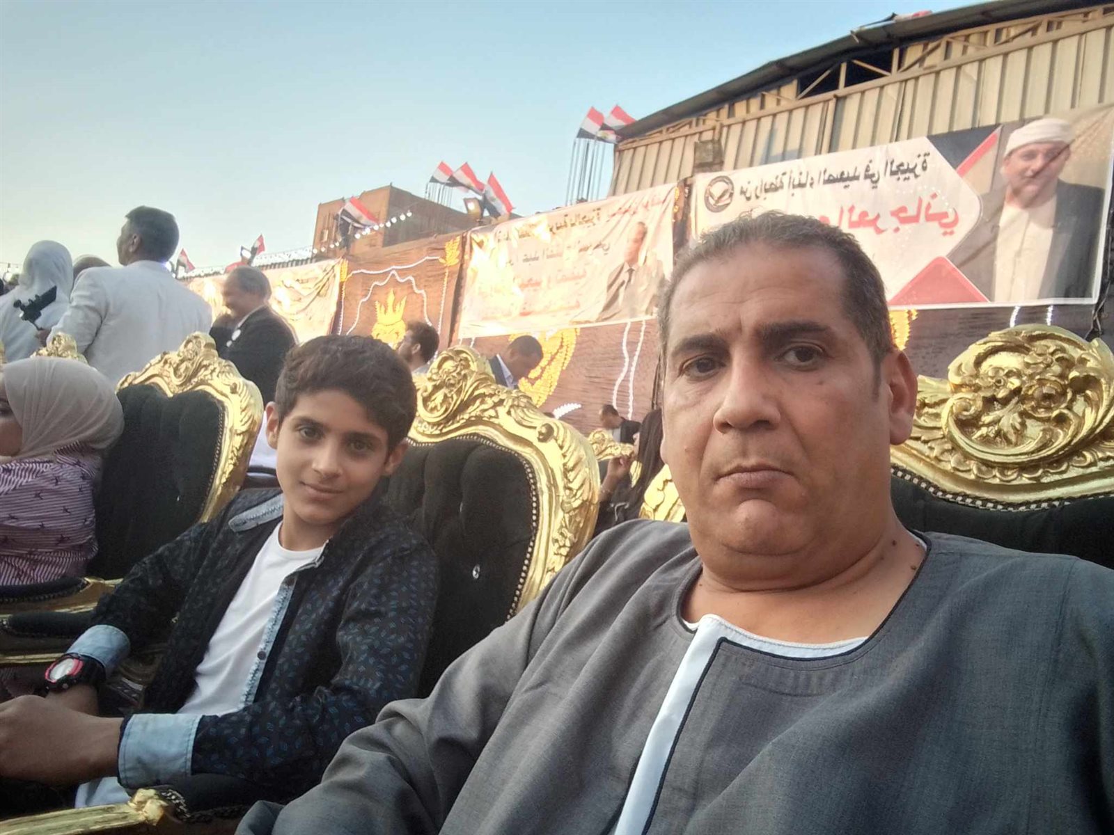 يوسف بصحبة والده 