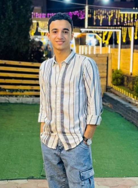 الطالب أحمد عمر حجازي 