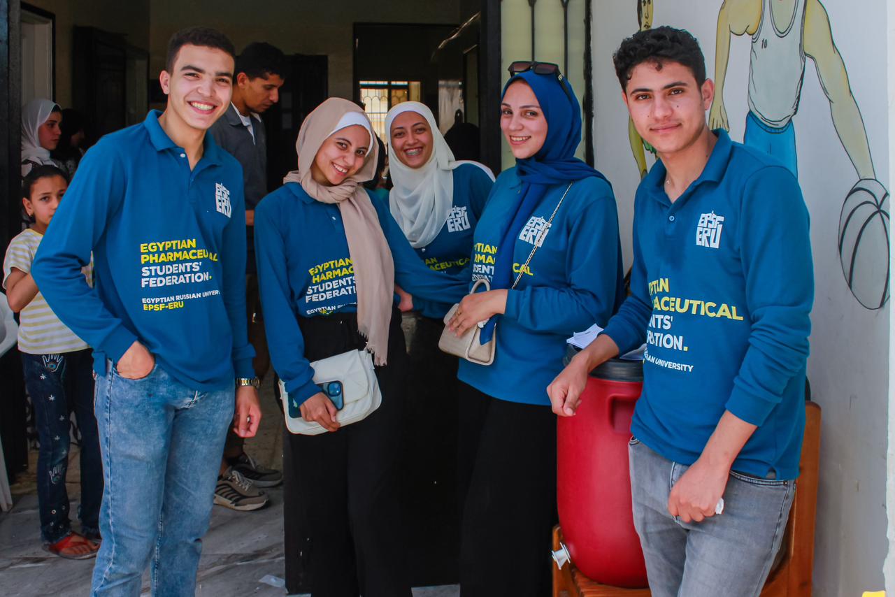 طلاب صيدلة بالجامعة الروسية 