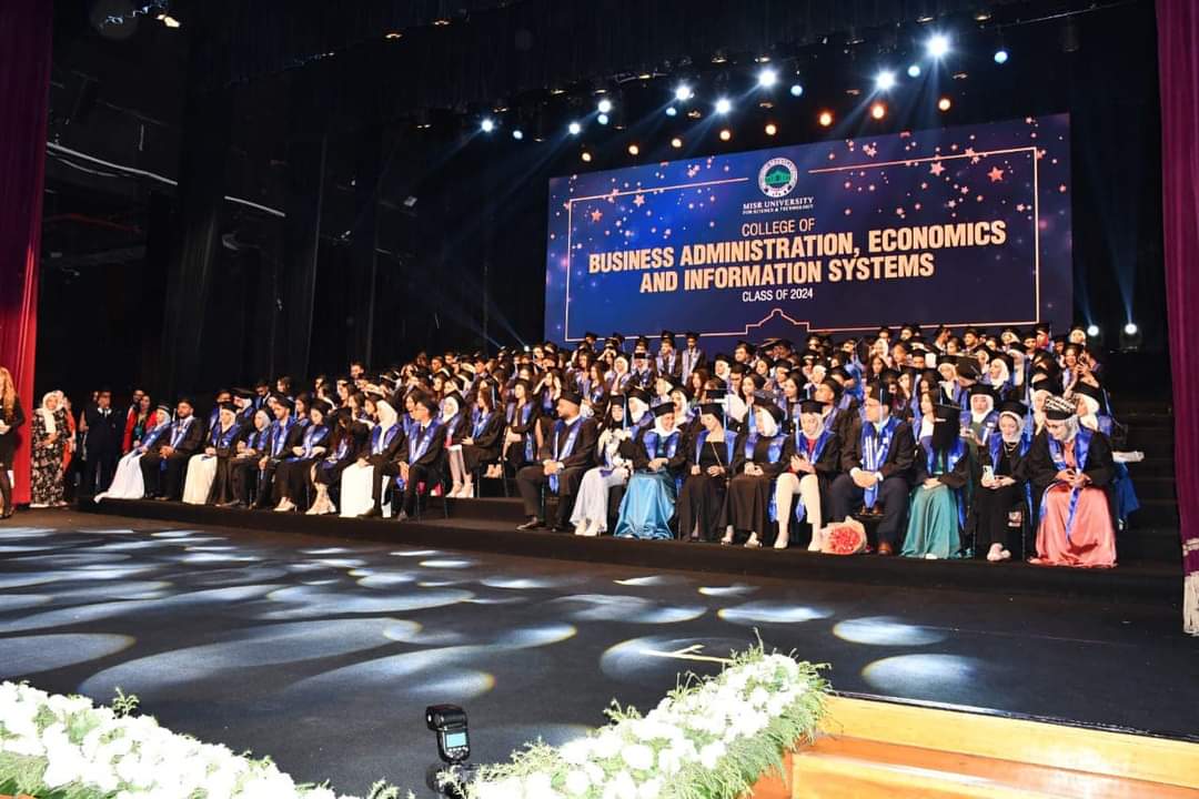 حفل تخرج كليات الادارة والاقتصاد بجامعة مصر 
