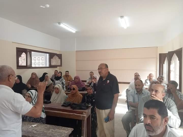 ورش عمل لتحليل المناهج وتدريب المعلمين