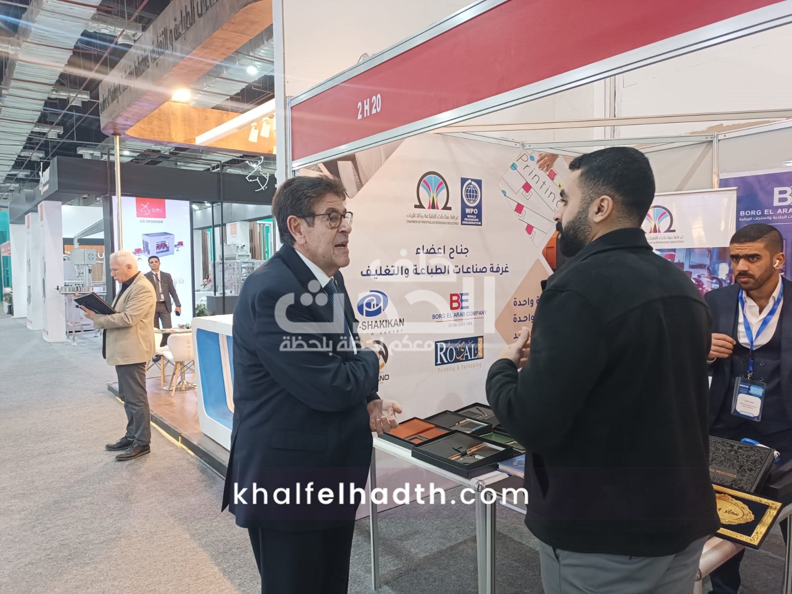 رئيس غرفة صناعات الطباعة يتفقد الشركات المشاركة بالمعرض الدولي 