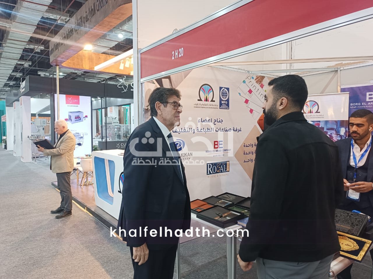 رئيس غرفة صناعات الطباعة يتفقد الشركات المشاركة بالمعرض الدولي 