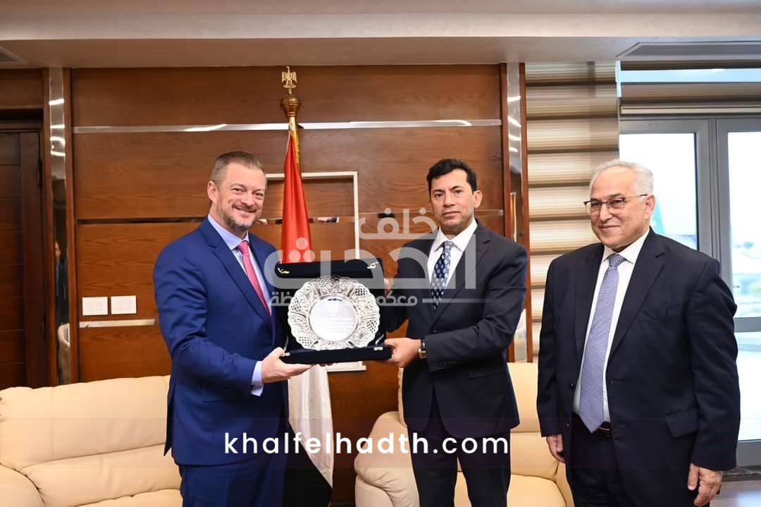 وزير الرياضة في جولة مع رئيس البارالمبية الدولية 