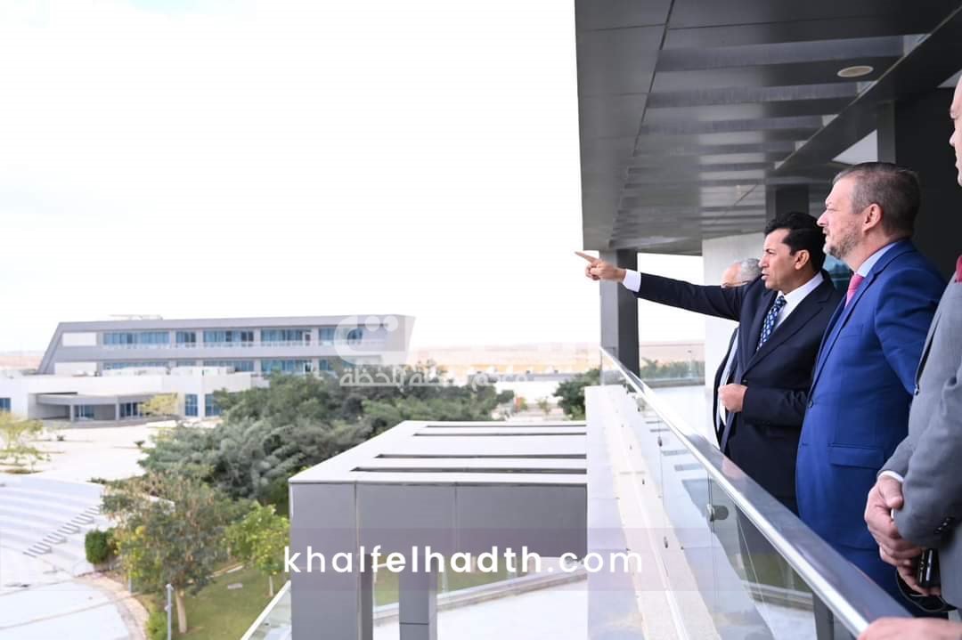 وزير الرياضة في جولة مع رئيس البارالمبية الدولية 