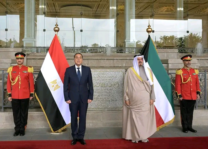رئيس الوزراء المصري في الكويت.. استقبال رسمي ومباحثات لتعزيز التعاون المشترك