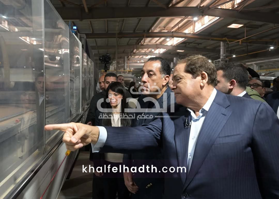رئيس الوزراء يفتتح المرحلة الثانية من مصنع سيراميكا كليوباترا بالسخنة