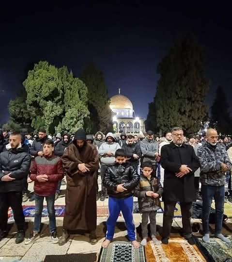 صلاة العشاء والتراويح بالمسجد الأقصي 