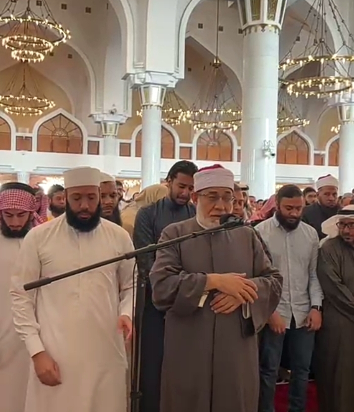 الشيخ المعصراوي إمامًا لصلاة جنازة الشيخ أبو إسحاق الحويني في الدوحة