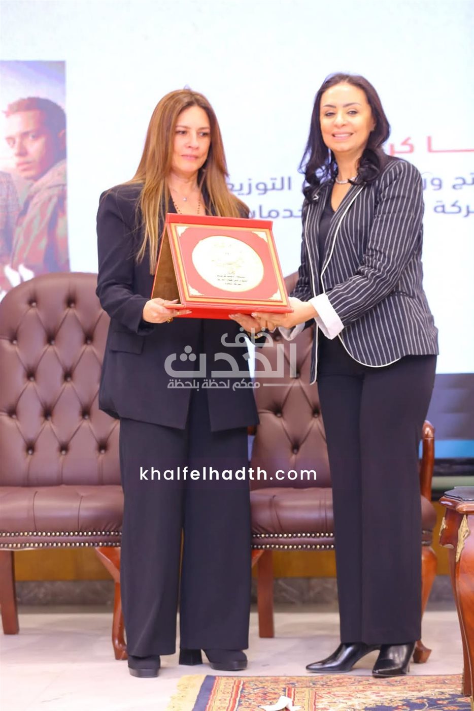 وزيرة التضامن تكرم فريق مسلسل 
