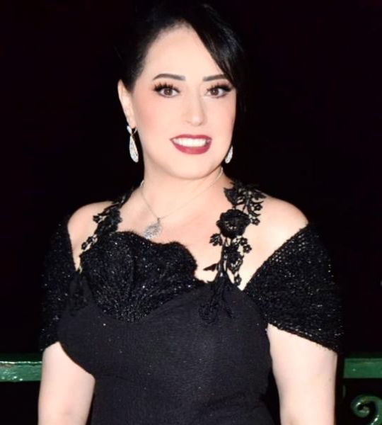 الفنانة هند عاكف