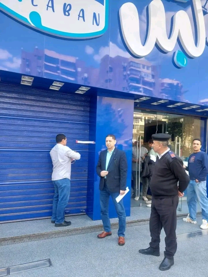 غلق وتشميع محل حلويات بـ لبن بأرض الجولف لمخالفته التراخيص