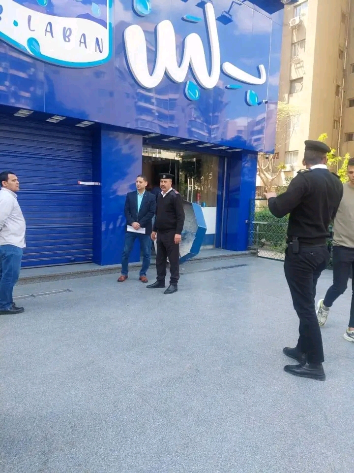غلق وتشميع محل حلويات بـ لبن بأرض الجولف لمخالفته التراخيص