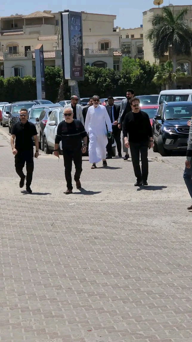 الحزن يخيّم على جنازة سليمان عيد.. حضور كبير وظهور لافت لنجوم الفن