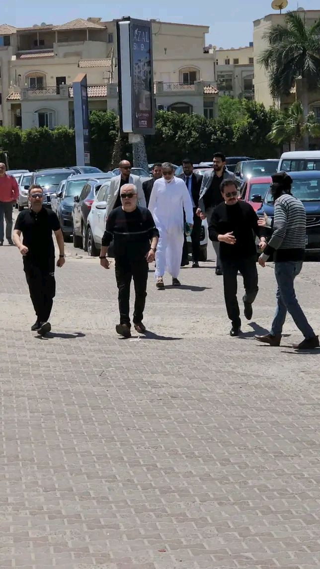 الحزن يخيّم على جنازة سليمان عيد.. حضور كبير وظهور لافت لنجوم الفن