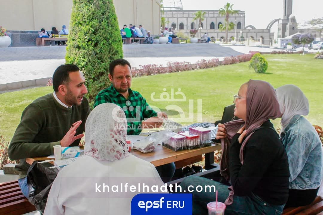 حملة طلاب صيدلة للتبرع بالدم 