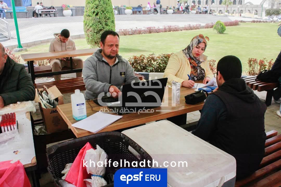 حملة طلاب صيدلة للتبرع بالدم 