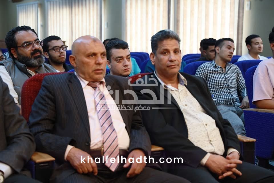 حلقة نقاشية في كلية الإعلام جامعة الأزهر