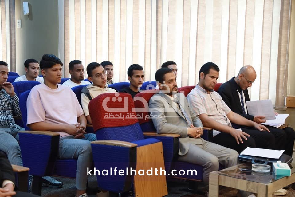 حلقة نقاشية في كلية الإعلام جامعة الأزهر
