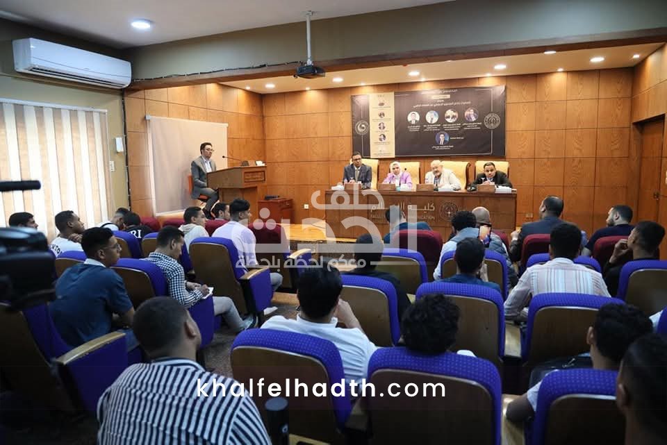 حلقة نقاشية في كلية الإعلام جامعة الأزهر