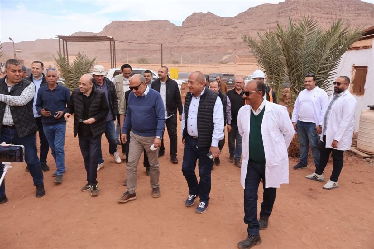 المهندس محمود عصمت وزير الكهرباء يتفقد المركز الحقلي لهيئة المواد النووية بأبو زنيمة