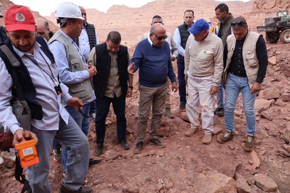 متابعة وزير الكهرباء للمركز الحقلي لهيئة المواد النووية بأبو زنيمة