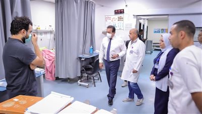 قصف غزة.. وزير الصحة يوجه برفع درجة الاستعداد بالمستشفيات والأدوية اللازمة
