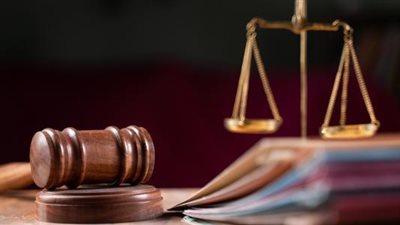 المشدد 5 سنوات لعامل لضبطه بمطار برج العرب بجواز سفر يحمل أختاما مزورة