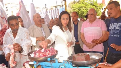 نائب محافظ البحيرة تفتتح معرض السلع الغذائية في دمنهور