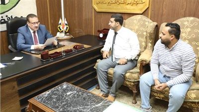 محافظ المنوفية يوجه بصرف مساعدة مالية وتوفير فرصة عمل لشاب تعرض لحادث أليم