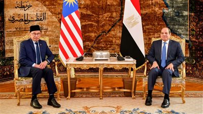السيسي ورئيس وزراء ماليزيا يتفقان: ضرورة وقف التصعيد وتحقيق التهدئة في غزة
