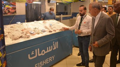 محافظ القليوبية يتفقد معرض السلع الغذائية الدائِم ببنها وعدداً من الهايبرات بقها