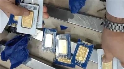 جمارك مطار القاهرة تضبط كروت فيزا وشيش إلكترونية وسبائك ومنظار
