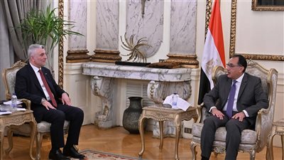 رئيس الوزراء يلتقي وزير التجارة التركي لبحث تعزيز العلاقات التجارية والاستثمارية