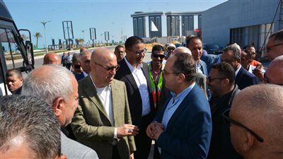 وزير الإسكان يتجول بمدينة العلمين الجديدة لمتابعة الأعمال بمختلف المشروعات الجارى تنفيذها