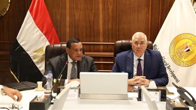 وزيرا التنمية المحلية والزراعة يتابعان تنفيذ توجيهات الرئيس للتصدي للتعديات على الأراضى الزراعية 