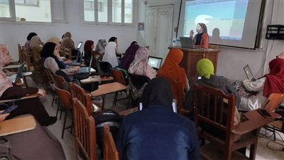 التصميم الجرافيكي في ورشة تدريبية بإعلام بنات الأزهر