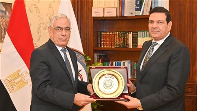 النائب العام يكرم المستشار محمد غراب مدير التفتيش القضائي بالنيابة العامة السابق