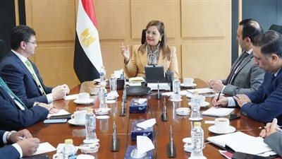 وزيرة التخطيط تلتقي بالفريق التنفيذي لبنك ستاندرد تشارترد لدعم سبل التعاون