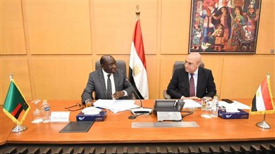 وزير الإسكان يعرض على نظيره الزامبى التجربة العمرانية المصرية خاصة فى مجال إسكان محدودى الدخل