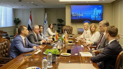 رئيس اقتصادية قناة السويس يبحث مع سفير هولندا التعاون في مجال الطاقة المتجددة