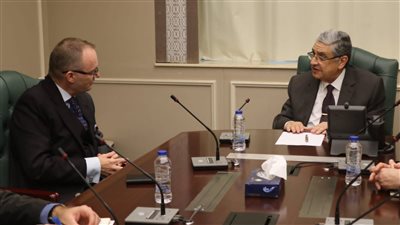 وزير الكهرباء يبحث مع سفير التشيك سبل التعاون والاستثمار على أرض مصر 