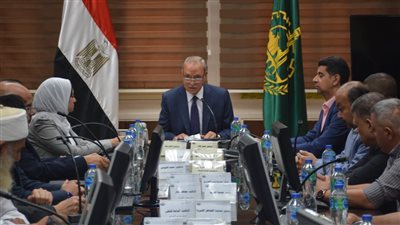 محافظ القليوبية يجتمع بالمجلس الاقتصادي والاجتماعي لمناقشة المعوقات التي تواجه الاستثمار